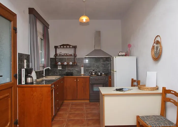 Aloni * Skopelos Town